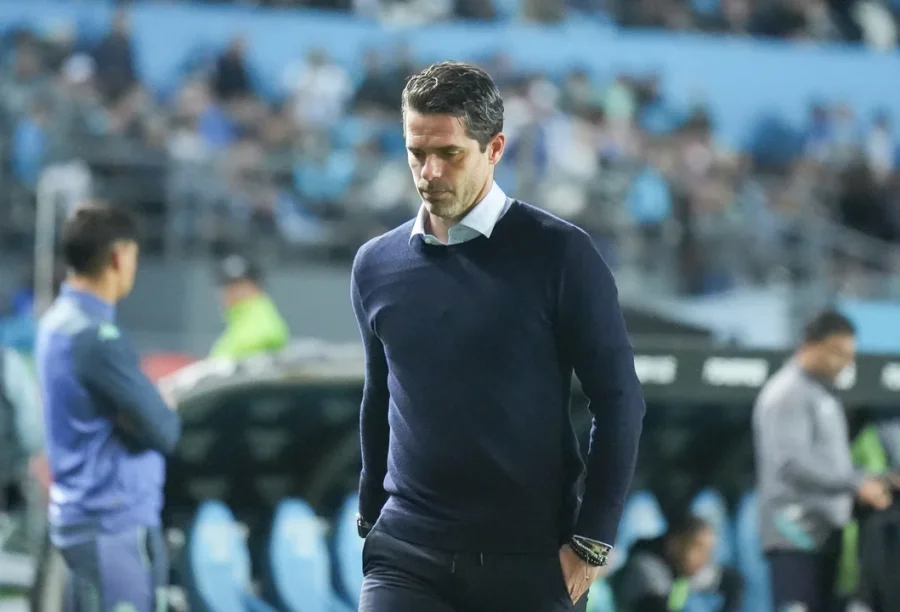 La llegada del entrenador Fernando Gago a Boca Juniors se dilata debido a trabas en la negociaci&oacute;n