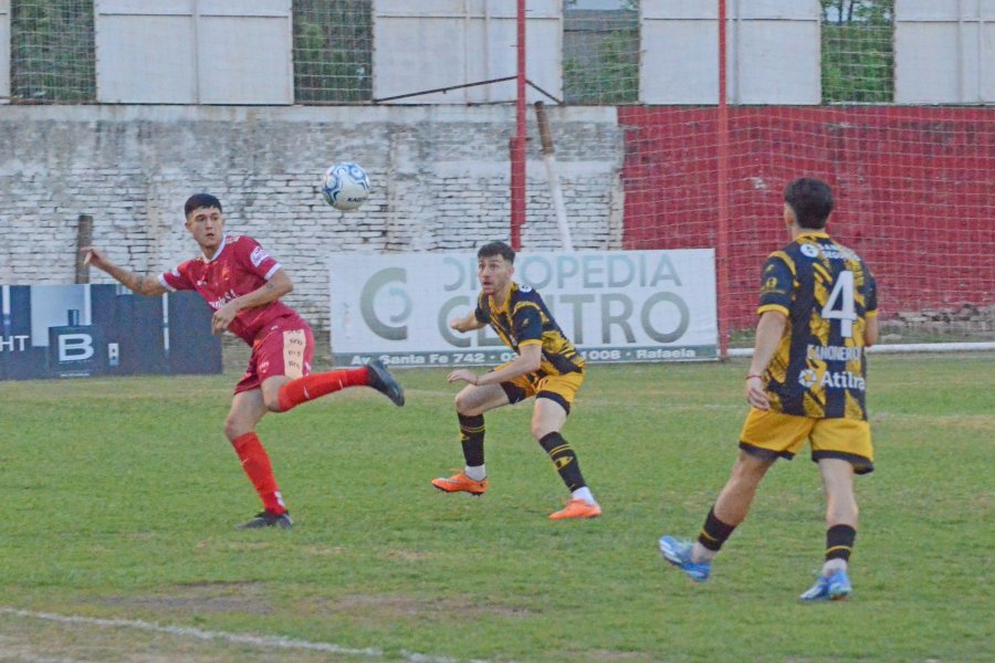 LO DEFINIO EN EL FINAL. Luego de un tr&aacute;mite cerrado, Ferro mostr&oacute; su jerarqu&iacute;a en los minutos finales.