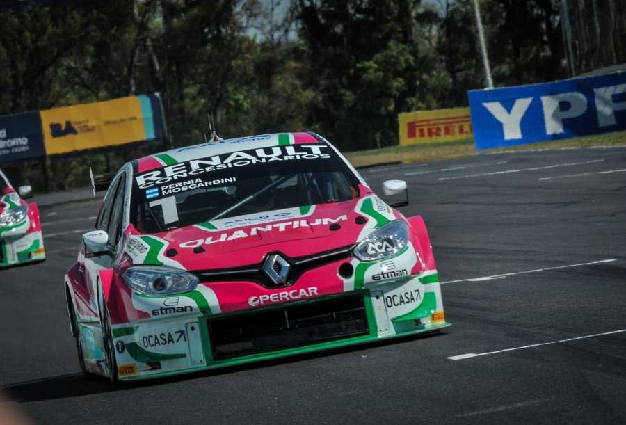 Leonel Pern&iacute;a consigui&oacute; la pole al mando del Renault Fluence en Buenos Aires.