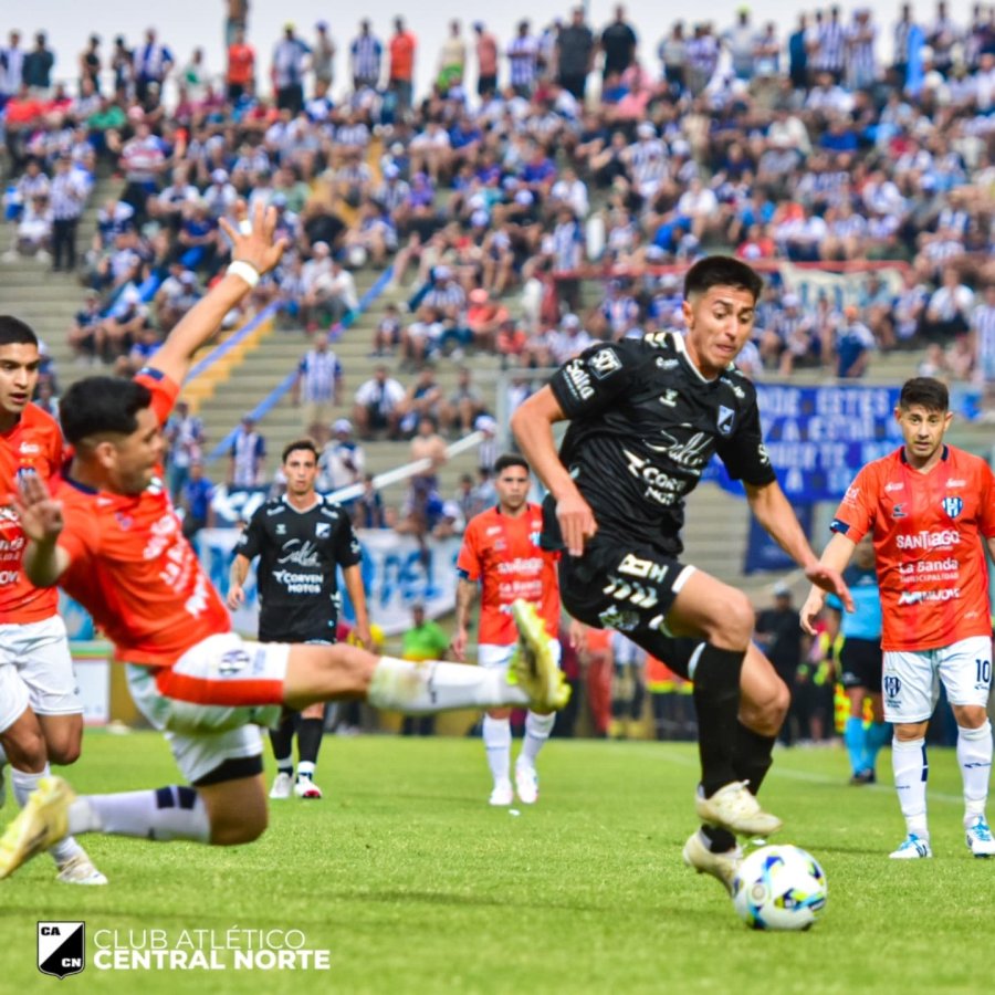 OTRO SALTE&Ntilde;O EN LA B. El "Cuervo" le gan&oacute; el duelo a Sarmiento de La Banda.