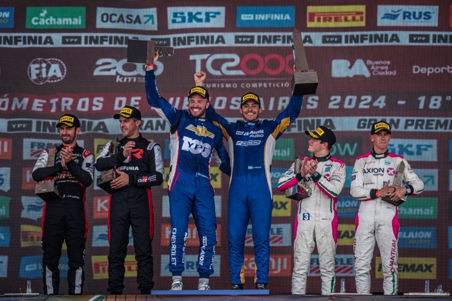 L&oacute;pez - Rossi, Canapino - Fineschi y Moscardini - Pern&iacute;a en el podio de Buenos Aires.