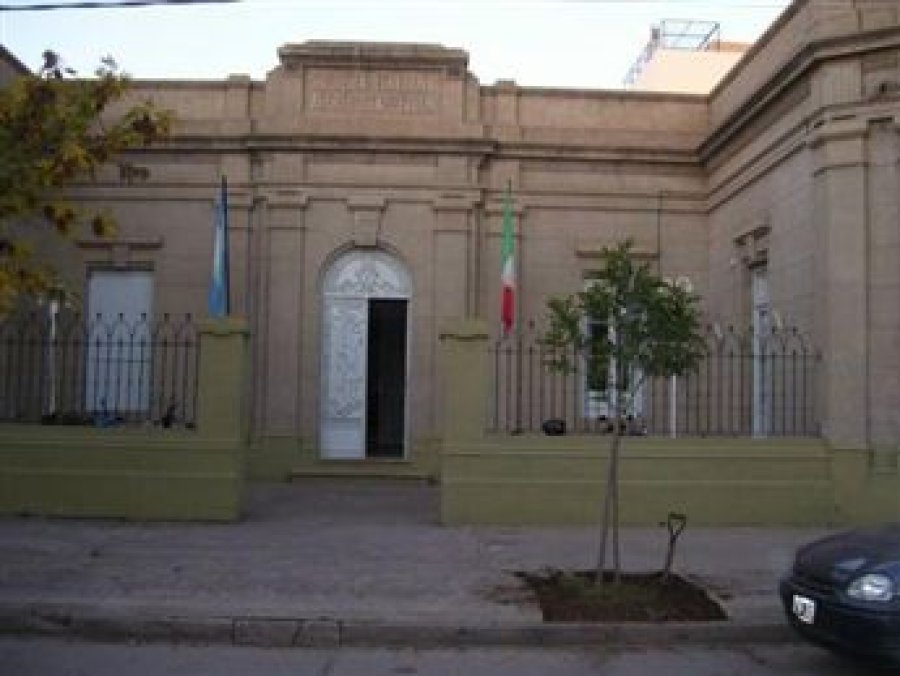 Fachada de la Asociaci&oacute;n Italiana "Alfredo Cappellini".