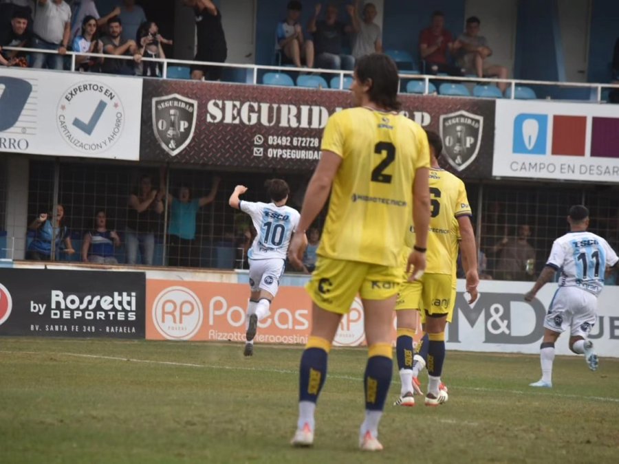 Dylan Gissi, que no la pas&oacute; para nada bien en Alberdi, habl&oacute; de sobornos en el ascenso.