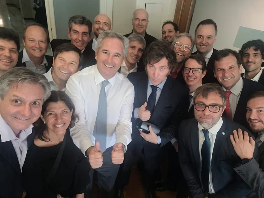 Almuerzo sorpresa de Milei con Caputo en la previa a la defensa del Presupuesto 2025.