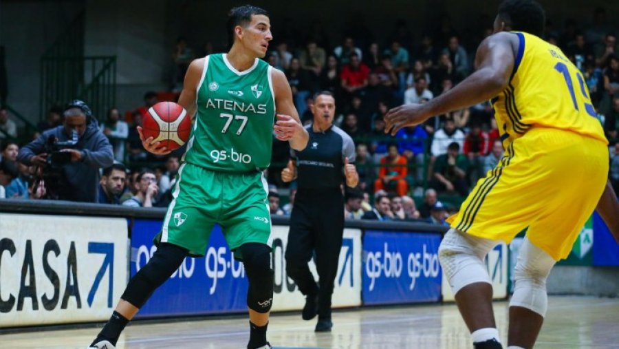 ALEGRIA A MEDIAS. Atenas estren&oacute; oficialmente su cancha, con derrota en la vuelta a Primera.