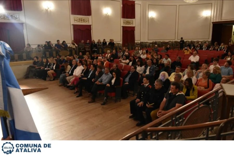 El sal&oacute;n luci&oacute; absolutamente colmado.