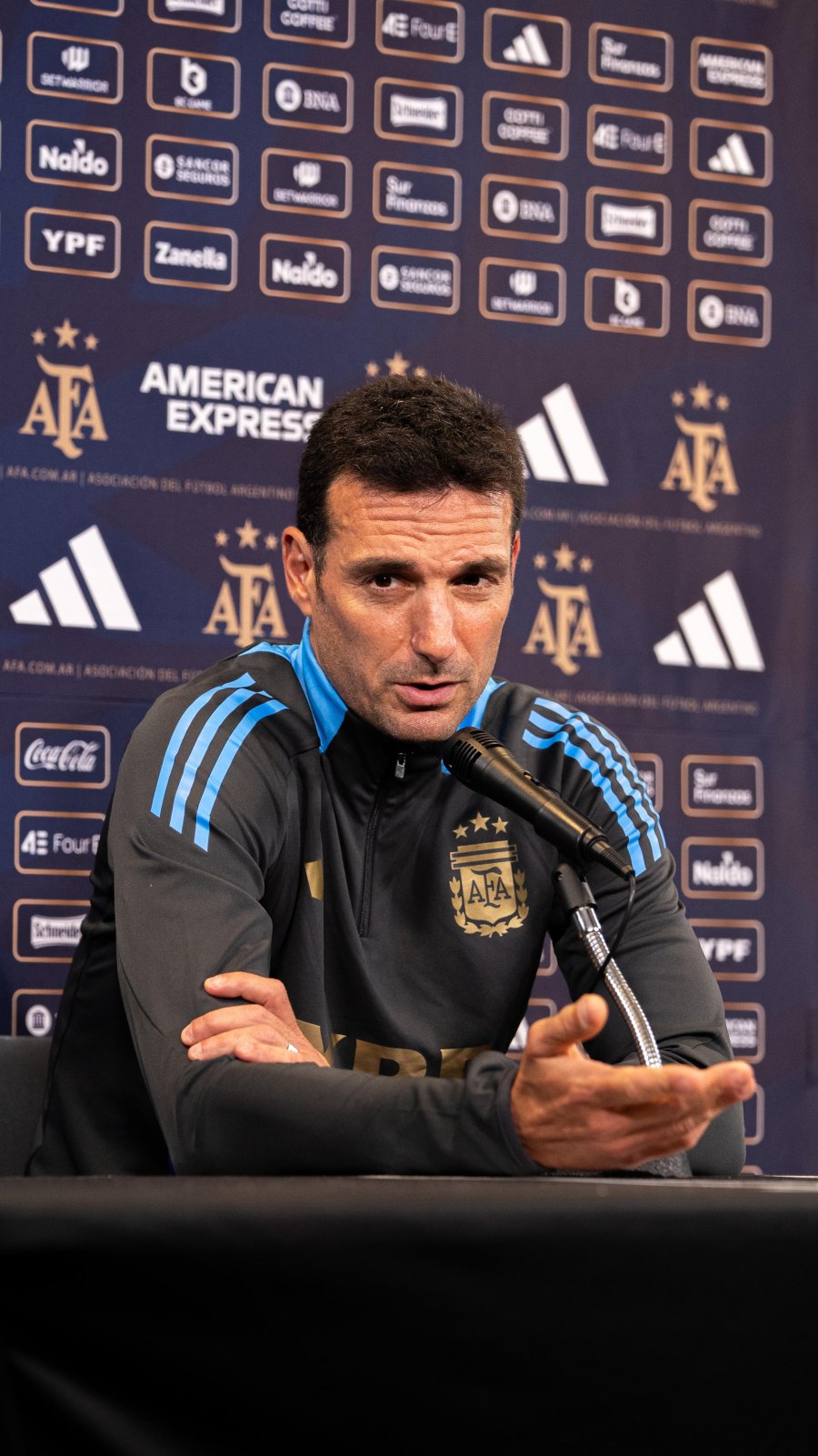 CONFERENNCIA. Scaloni habl&oacute; de distintos temas.