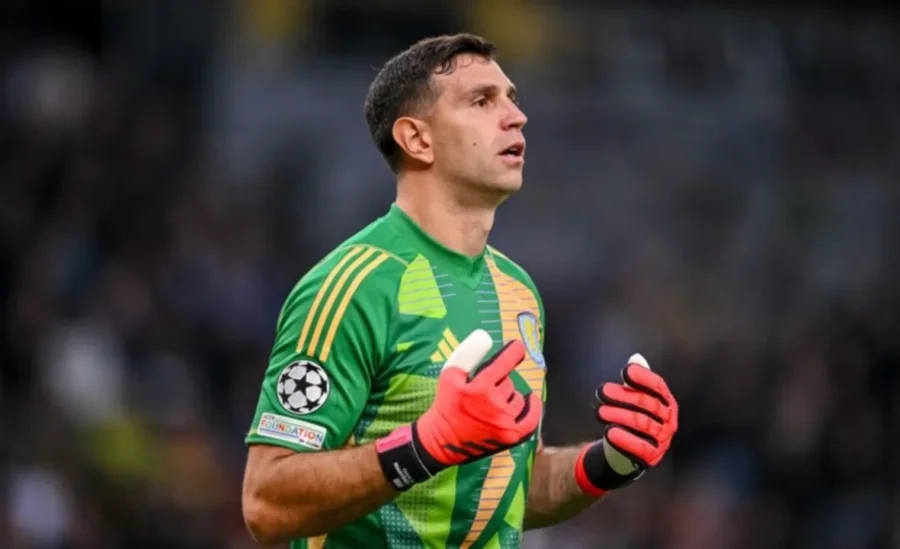 Emiliano "Dibu" Mart&iacute;nez.