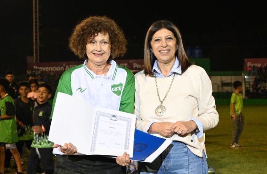 Liliana Gorgo y Clara García  durante la ceremonia.