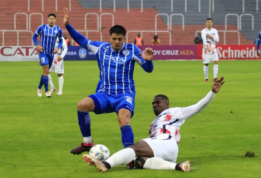 SE PONEN AL DIA. El partido se completar&aacute; en Mendoza.