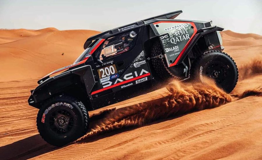 Nasser Al-Attiyah lider&oacute; el doblete de Dacia superando a S&eacute;bastien Loeb.