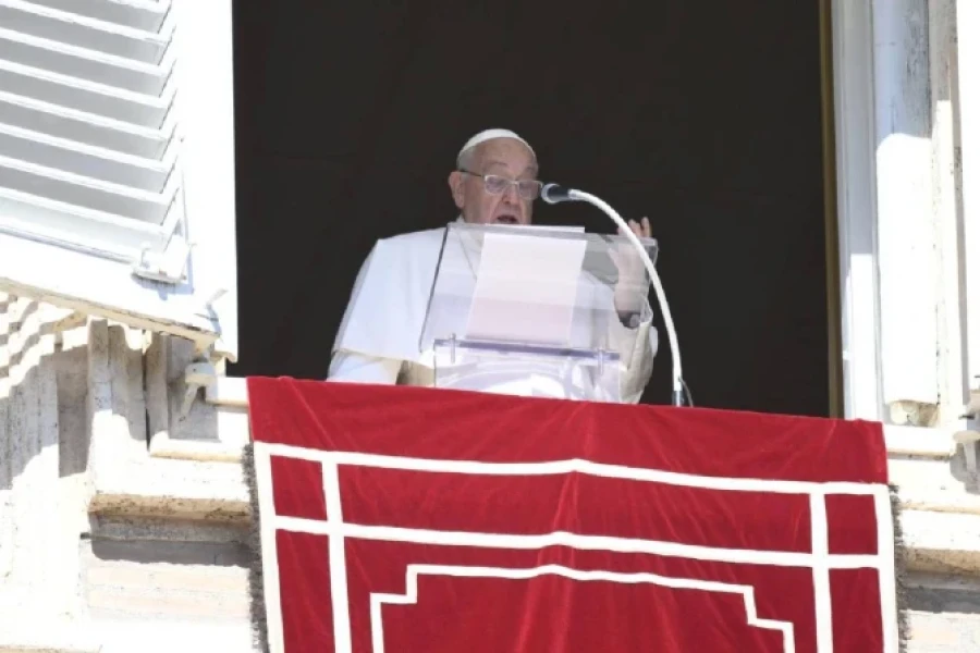 El Papa Francisco esta ma&ntilde;ana presidiendo el rezo del Angelus.