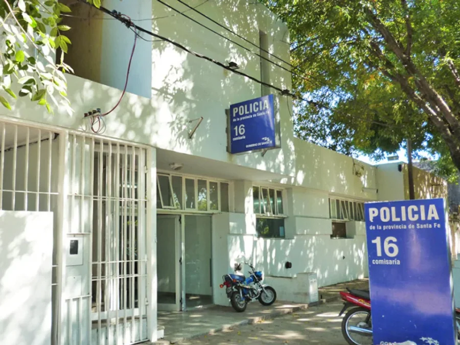 De esta comisar&iacute;a se escaparon los 16 presos.