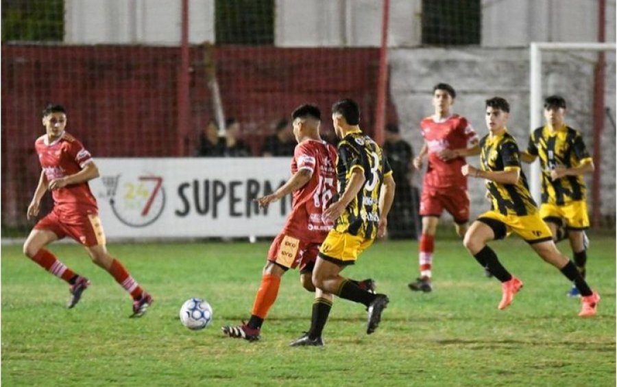 DE VISITANTE. Ferro convirti&oacute; en el primer tiempo y sostuvo la diferencia.