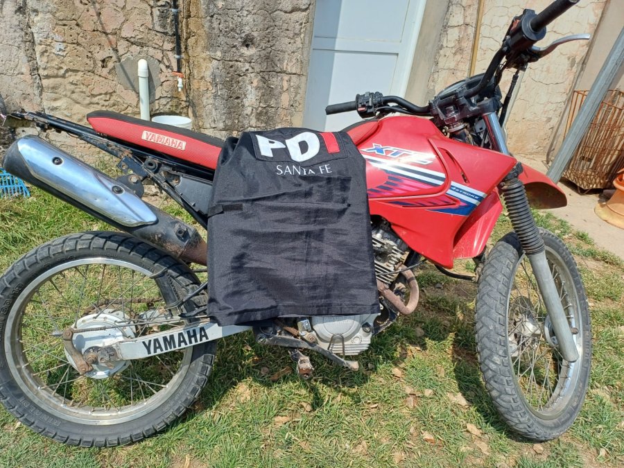 La moto Yamaha robada en San Jorge y recuperada por la PDI en Mar&iacute;a Susana (Dpto. San Mart&iacute;n)