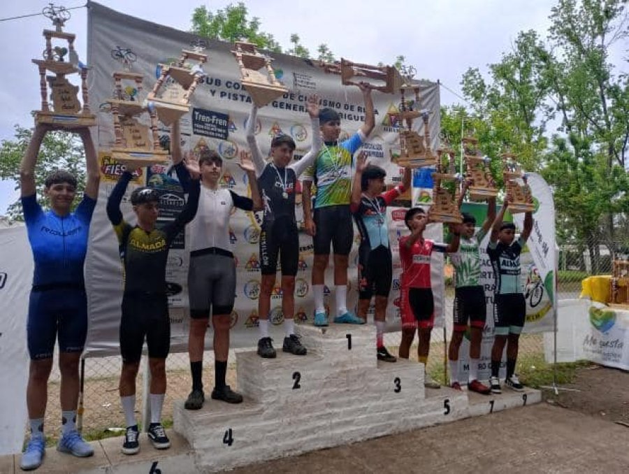 GANADOR. Federico Dalmasso en lo m&aacute;s alto del podio.