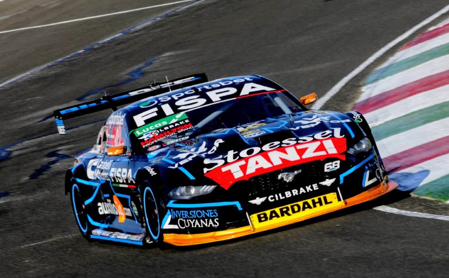 Juli&aacute;n Santero encabeza la "Copa de Oro" con el Ford Mustang.