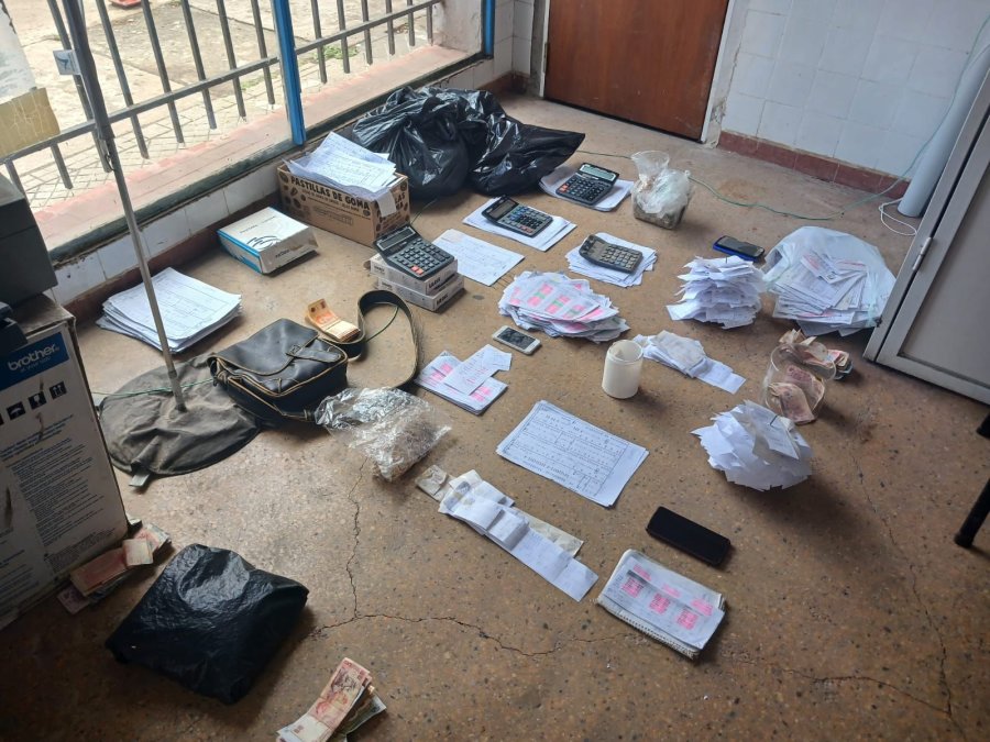 Se secuestr&oacute; la suma de $1.102.130, 7 tel&eacute;fonos celulares, una m&aacute;quina contadora de billetes, 3 impresoras, 6 tickeadoras, 3 CPU, y documentaci&oacute;n.