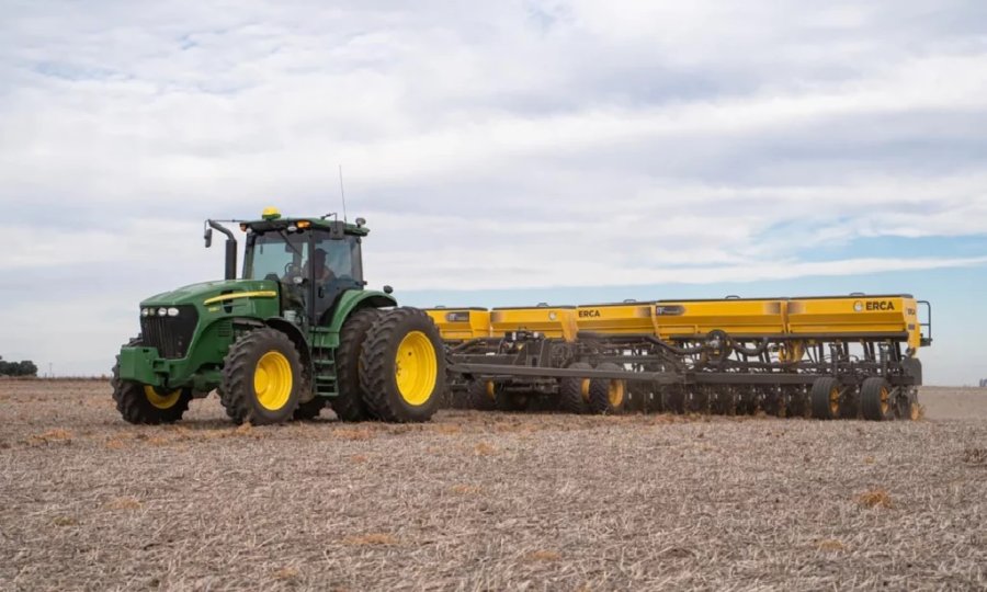 SIEMBRA. En la regi&oacute;n, el ma&iacute;z, el sorgo y el girasol toman la posta de las sembradoras.