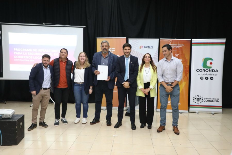 Pullaro anunci&oacute; un programa para construir peque&ntilde;as obras que mejoren la seguridad vial en ciudades santafesinas.