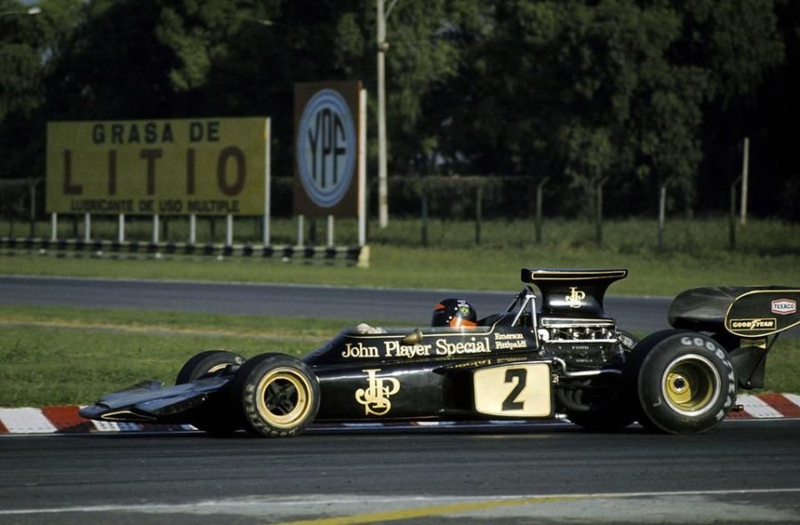 EMERSON FITTIPALDI. El paulista triunfó en 1973 (foto) con el Lotus y en 1975 con el McLaren.