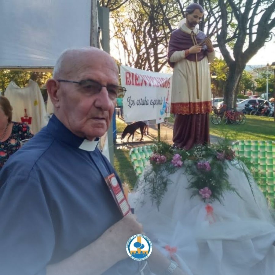 El sacerdote recientemente fallecido.