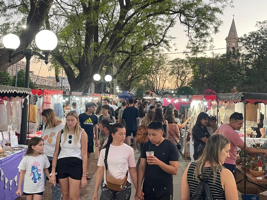 Plaza Feria se sum&oacute; a la Fiesta de las Culturas en la Plaza 25 de Mayo. (FOTO MARIO LIOTTA)