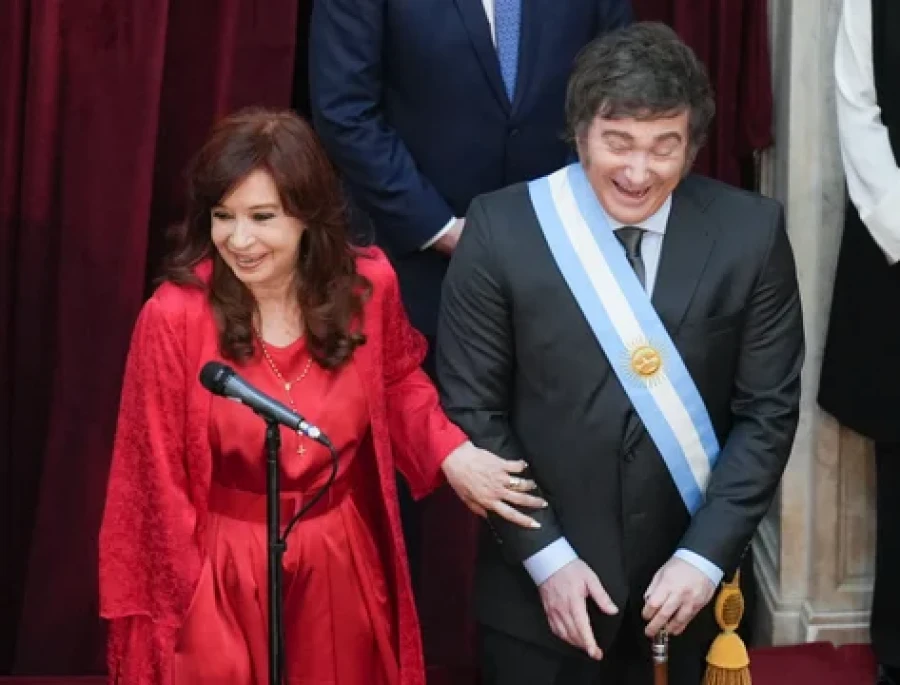 Cristina Kirchner y Javier Milei se comunican a su manera.
