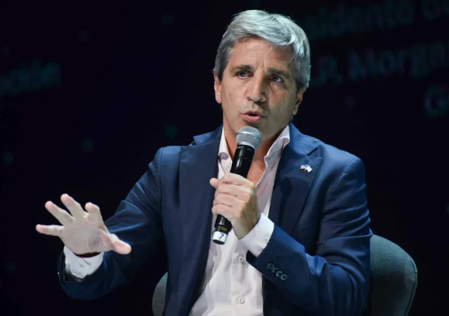 El ministro de Econom&iacute;a, Luis Caputo.