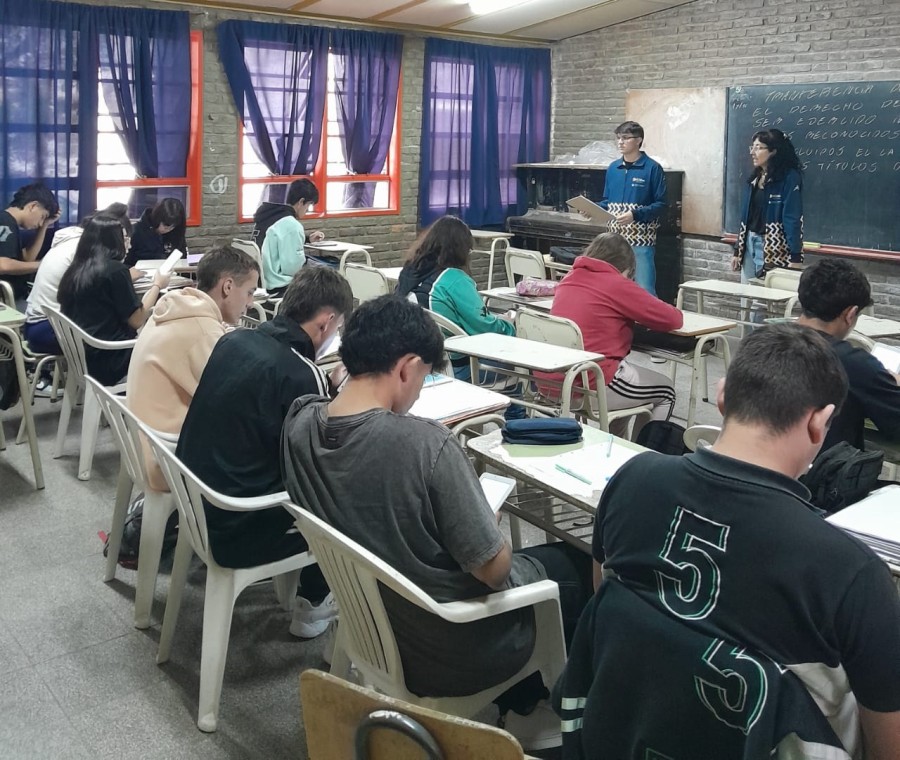 La meta de la encuesta es conocer qu&eacute; intenciones de formaci&oacute;n en el nivel superior tienen estos estudiantes.