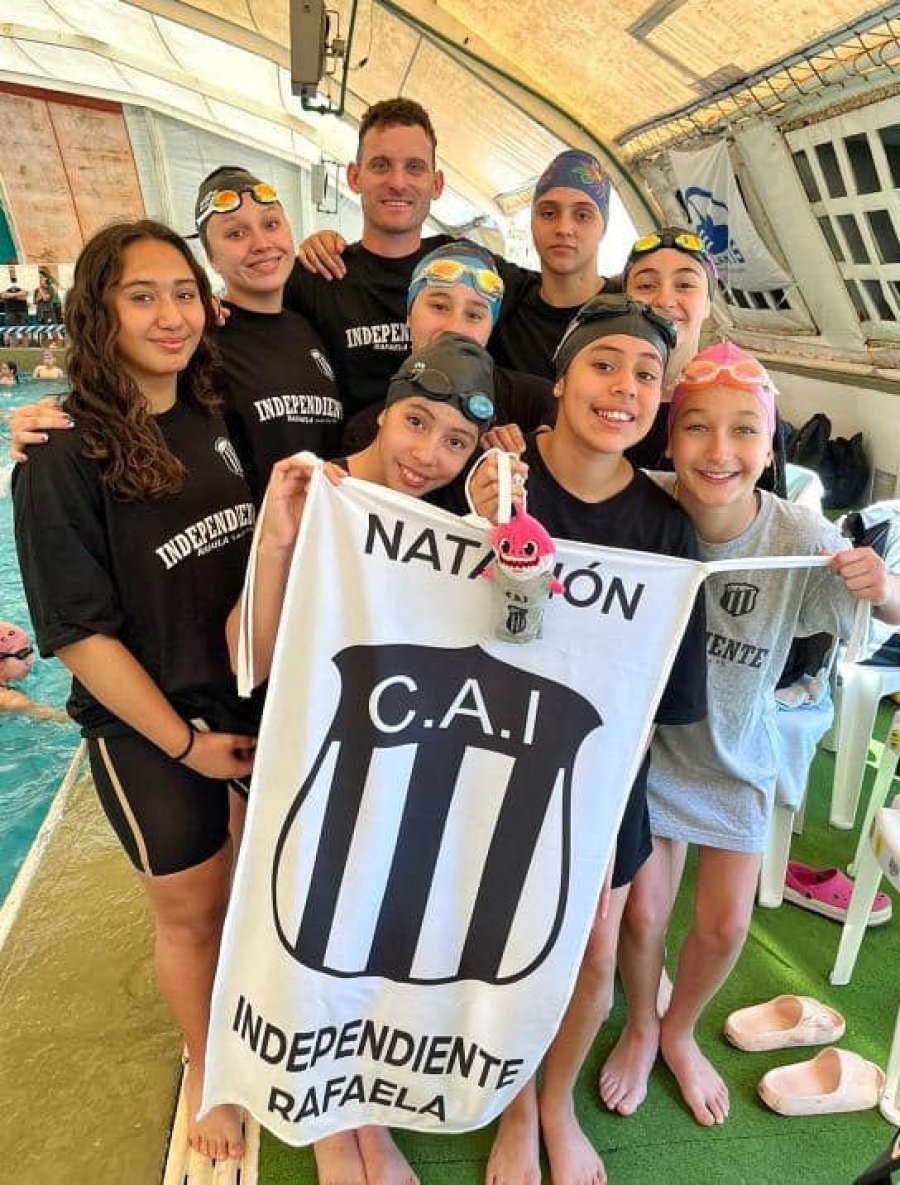 EN SAN JORGE. El equipo de nataci&oacute;n del CAI.