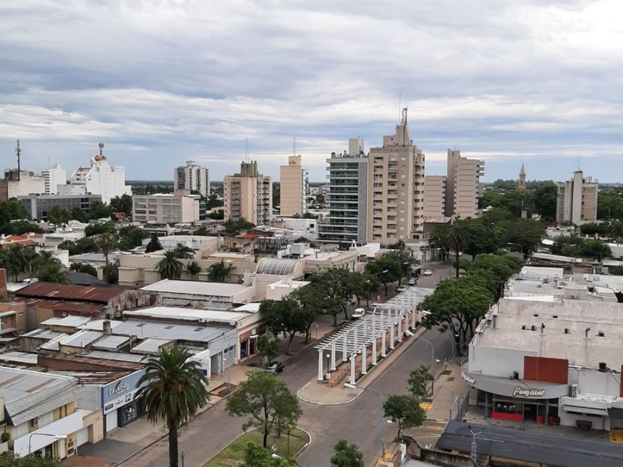 RAFAELA, 143 A&Ntilde;OS. La ciudad crece con edificios de altura y con polo agroindustrial y comercial, pero tambi&eacute;n soporta el rigor de la crisis.