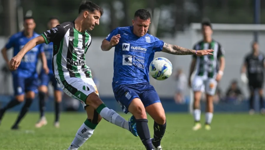 SACO VENTAJA. Argentino de Monte Ma&iacute;z le gan&oacute; a Villa Mitre.