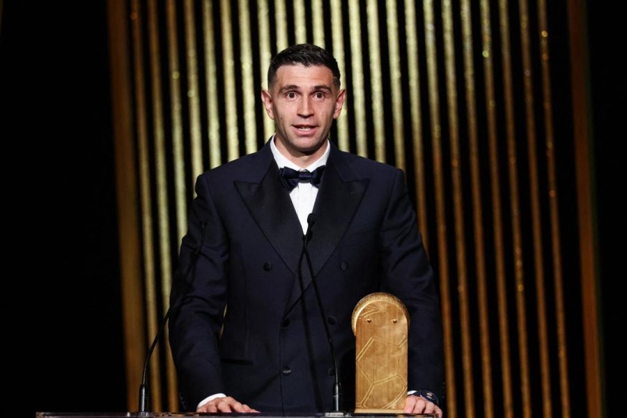 DIBU MART&Iacute;NEZ gan&oacute; por segundo a&ntilde;o consecutivo el premio Lev Yashin y se consolid&oacute; como el mejor arquero del mundo.
