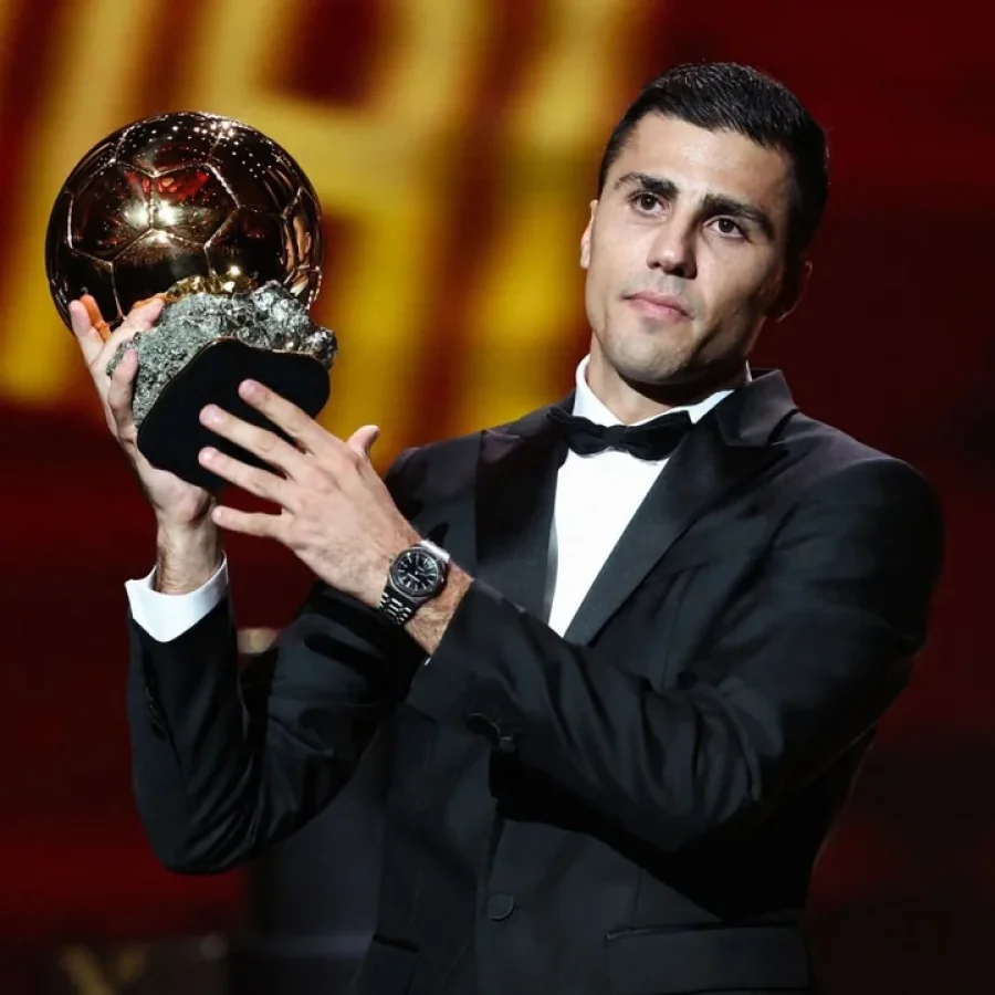 Rodri se convierte en el segundo espa&ntilde;ol en ser galardonado como Bal&oacute;n de Oro.