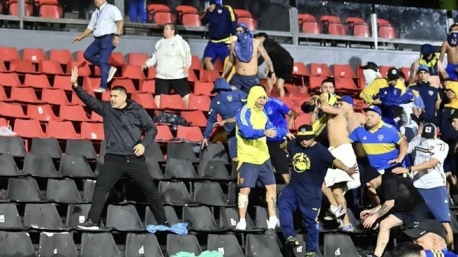 POLEMICA. Riquelme hab&iacute;a intervenido para calmar a los hinchas.
