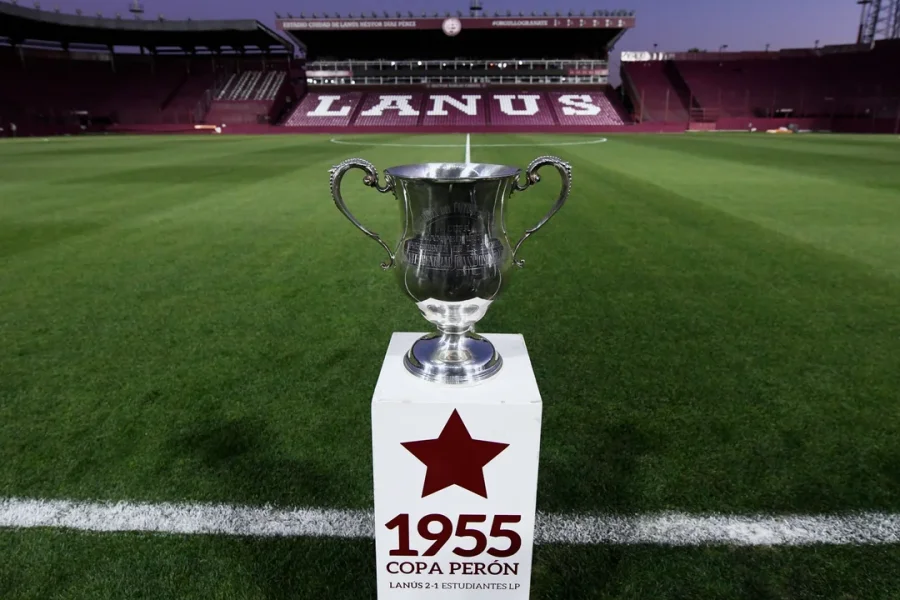 La Asociaci&oacute;n del F&uacute;tbol Argentino (AFA) oficializ&oacute; una Copa Nacional que logr&oacute; Lan&uacute;s en 1955 y lleg&oacute; al s&eacute;ptimo t&iacute;tulo de su historia.