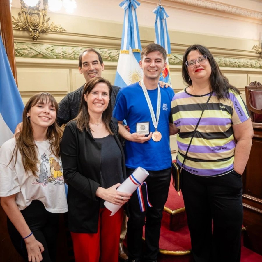 La merecida distinci&oacute;n es celebrada por toda la comunidad.