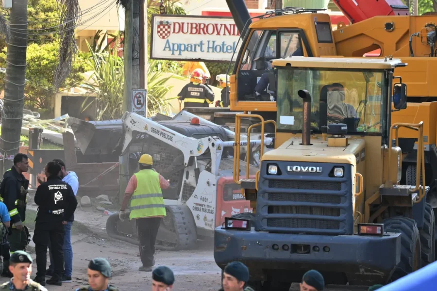 TRAGEDIA EN LA PREVIA DEL VERANO. El Apart Hotel Dubrovnik que se derrumb&oacute; en Villa Gesell.