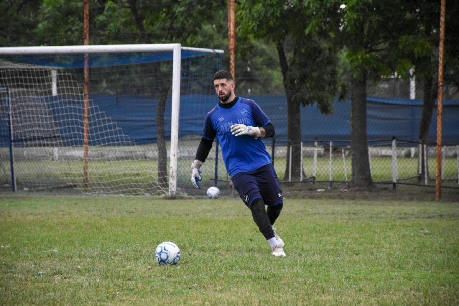 ARQUERO. Mat&iacute;as Astrada est&aacute; invicto en el torneo.
