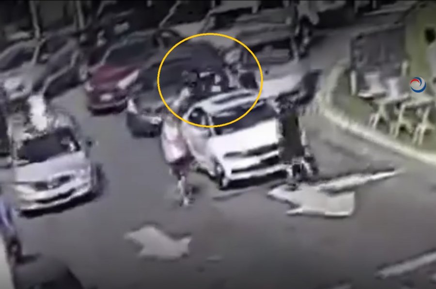 El momento del golpe mortal.
