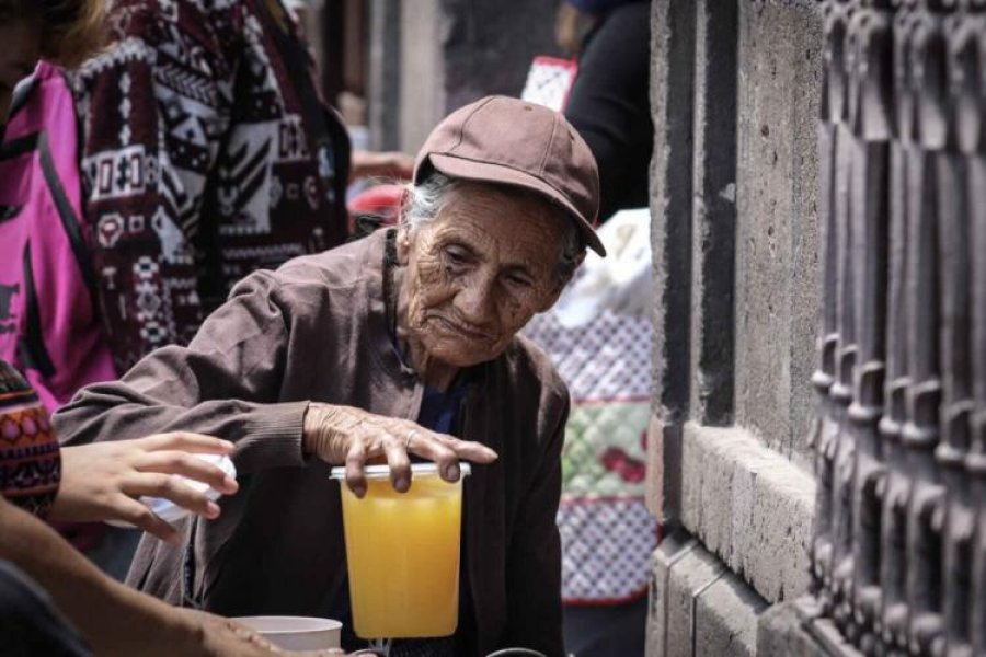 Se estimula para que en este mes, especialmente, se adopten actitudes caritativas.