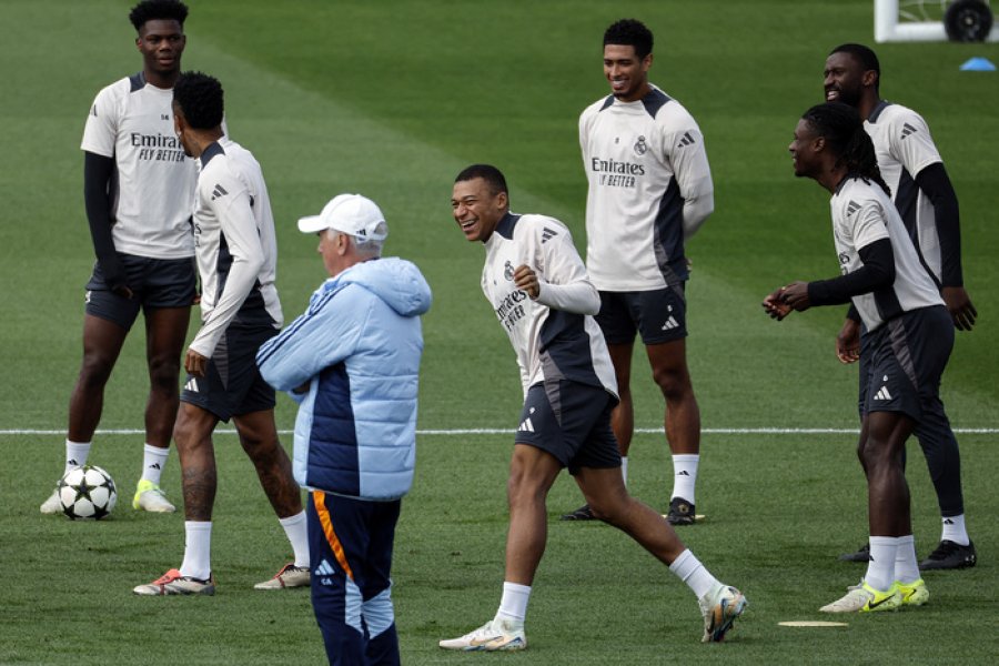 Las estrellas del Madrid conf&iacute;an, el DT Ancelotti eval&uacute;a.