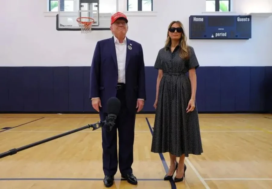 Donald Trump al emitir su voto en Florida.