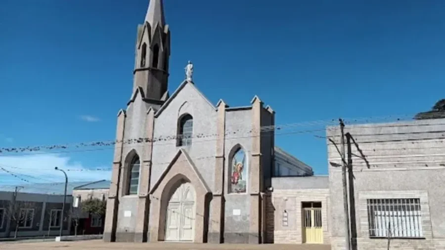 La Parroquia de M&aacute;ximo Paz, donde ejerc&iacute;a su ministerio el p&aacute;rroco difunto.