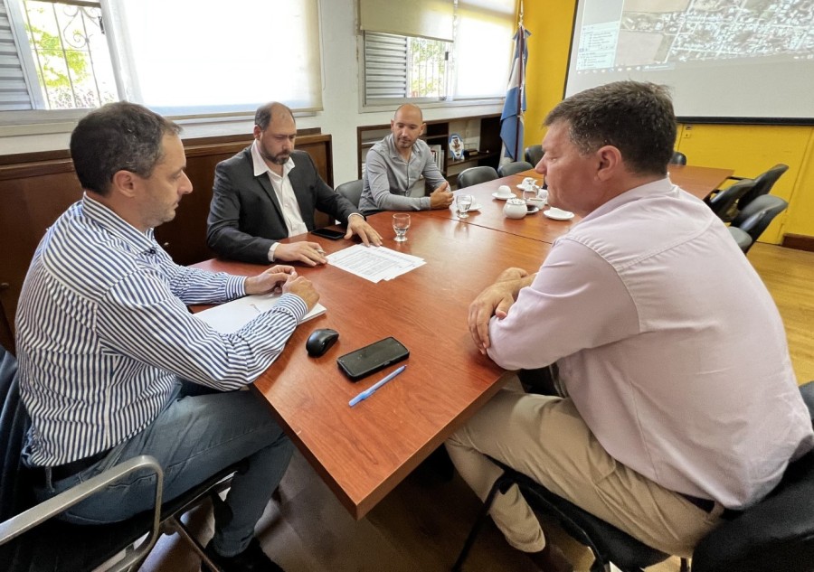 Instante del encuentro celebrado en el Ministerio de Obras P&uacute;blicas.