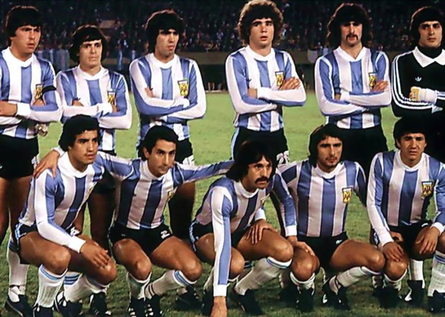 LOS ONCE DEL DEBUT. Passarella, Houseman, Olguín, Tarantini, Kempes, Fillol (arriba), Gallego, Ardiles, Luque, Valencia y Galván (abajo) fueron los titulares contra Hungría.