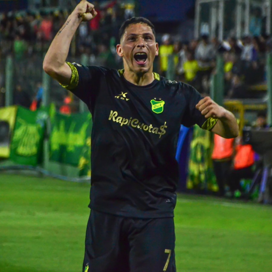 BUEN TRIUNFO. En Varela sum&oacute; de a tres.