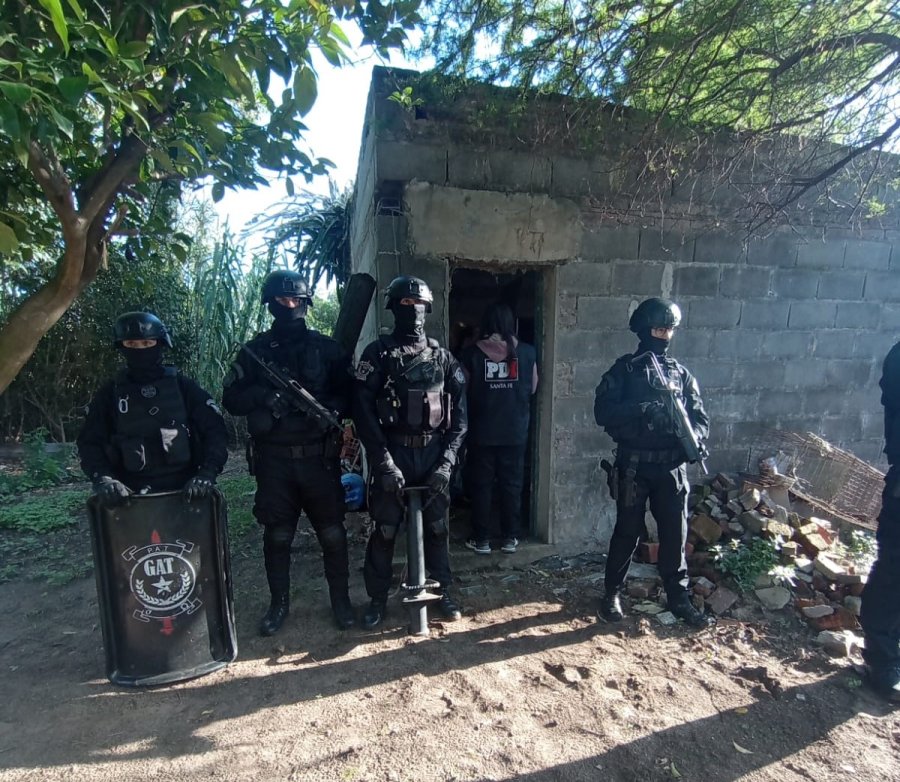 Personal de PDI, con colaboraci&oacute;n de la Polic&iacute;a de Acci&oacute;n T&eacute;ctica (DGPAT) Santa Fe y personal de la Comisar&iacute;a 15a. de Desv&iacute;o Arij&oacute;n ejecutaron los allanamientos.