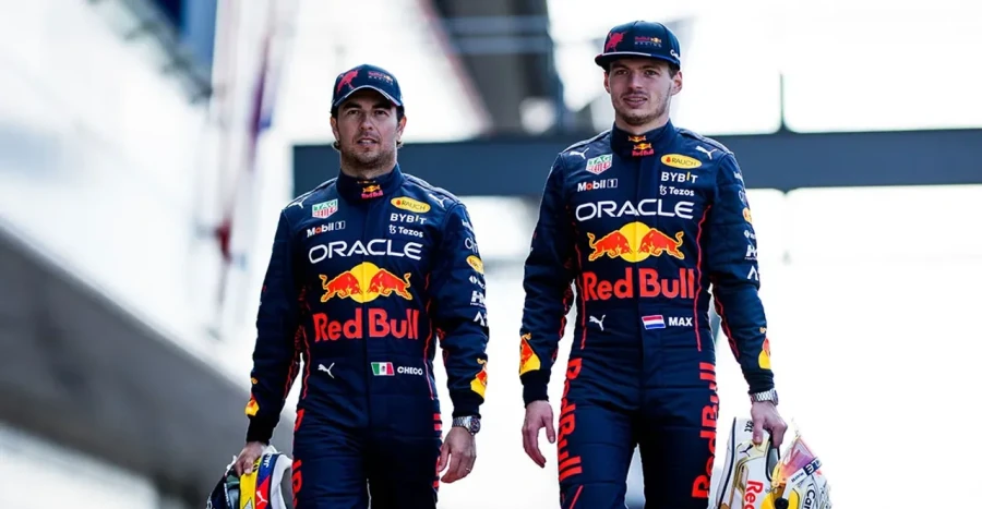 "Checo" P&eacute;rez y Max Verstappen continuar&iacute;an haciendo dupla en Red Bull.